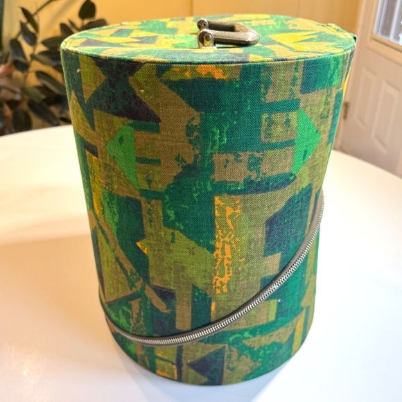 Vintage 60s Blondy wig/hat case, groovy green yellow abstract, drum shaped - Picture 4 of 13